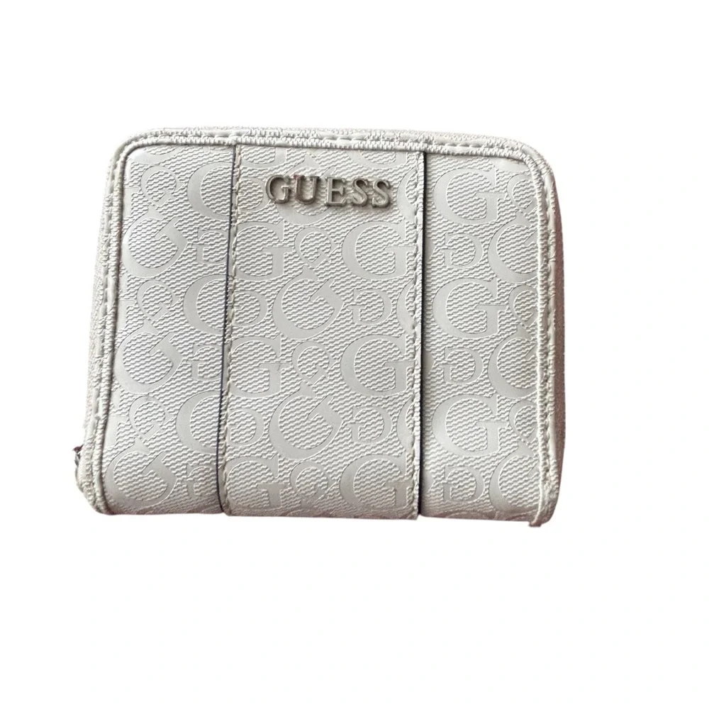 Guess Cream Wallet Billfold Card Holder